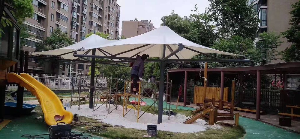 膜結構休息棚